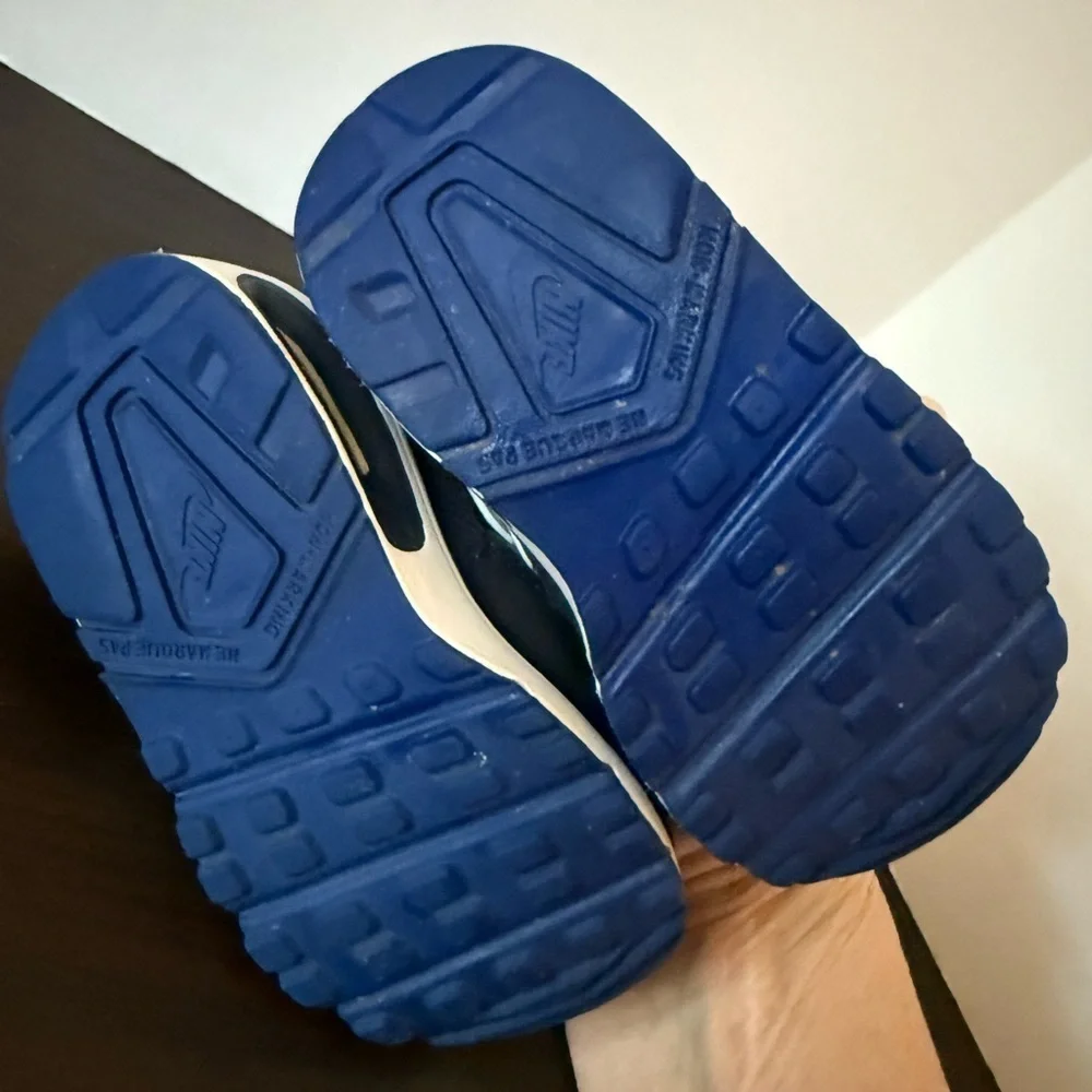 Nike Kids Navy and White Sneakers size 5(toddler)